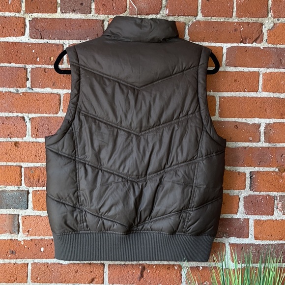 GAP Vest Chevron Stitch Puffer Brown, Size Medium - Picture 6 of 10